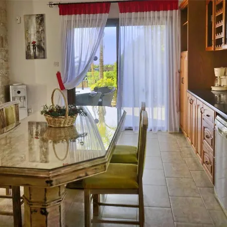 Villa Impressive Large Huge Heated Pool Garden *