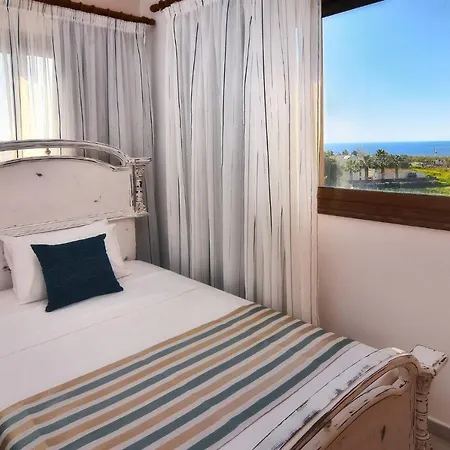 Villa Impressive Large Huge Heated Pool Garden