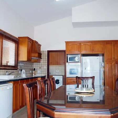 Villa Impressive Large Huge Heated Pool Garden Peyia