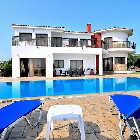 Impressive Large Huge Heated Pool Garden Villa *
