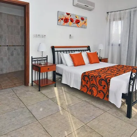Impressive Large Huge Heated Pool Garden Villa *