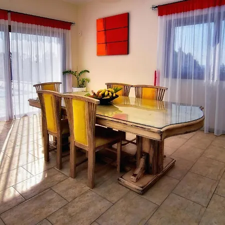 Impressive Large Huge Heated Pool Garden Villa *