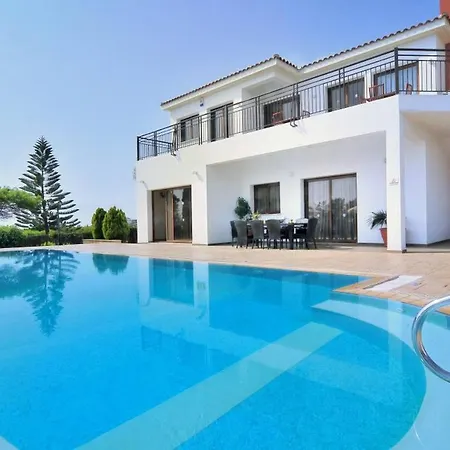 Villa Impressive Large Huge Heated Pool Garden *