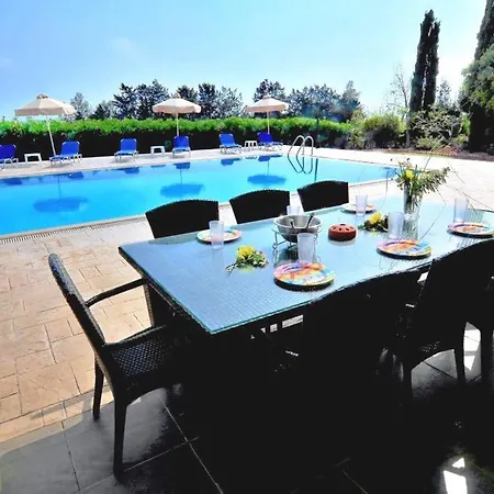 Villa Impressive Large Huge Heated Pool Garden